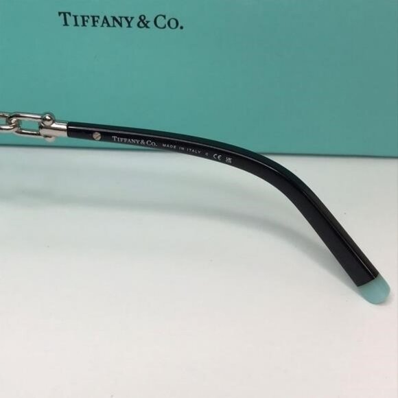 New original TIFFANY TF3086 6001/9S This aviator sunglass comes in silver - Picture 11 of 12